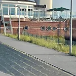 Nordseekueste Am Deich Mit Schoenem Garten Neßmersiel