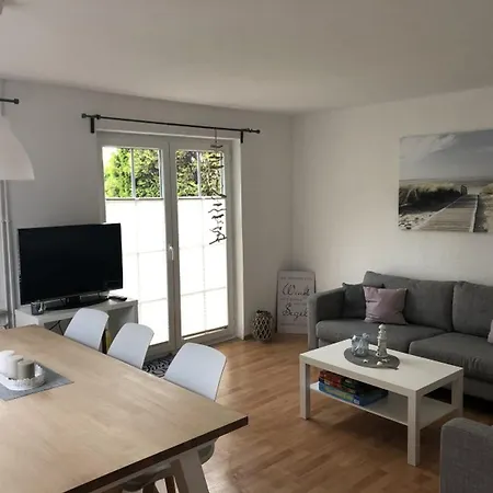 Nordseeküste Am Deich Mit Schönem Garten Neßmersiel