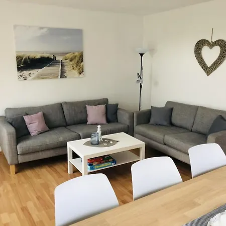 Nordseeküste Am Deich Mit Schönem Garten Neßmersiel