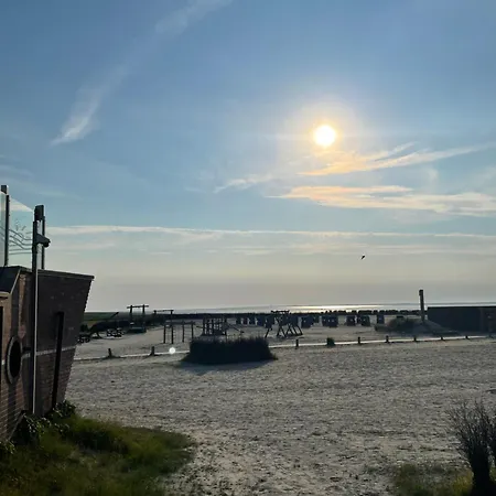 Nordseeküste Am Deich Mit Schönem Garten * Neßmersiel