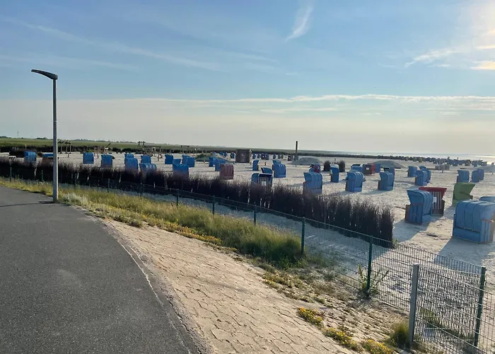 別荘 Nordseekueste Am Deich Mit Schoenem Garten
